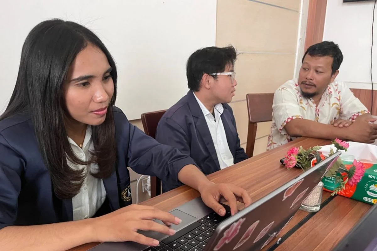 Kolaborasi Proyek & Diskusi Tim